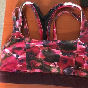 LULULEMON SIZE 4 SPORTS BRA